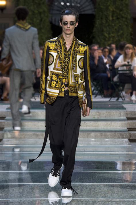 kolekcja męska 2018 versace|versace prints.